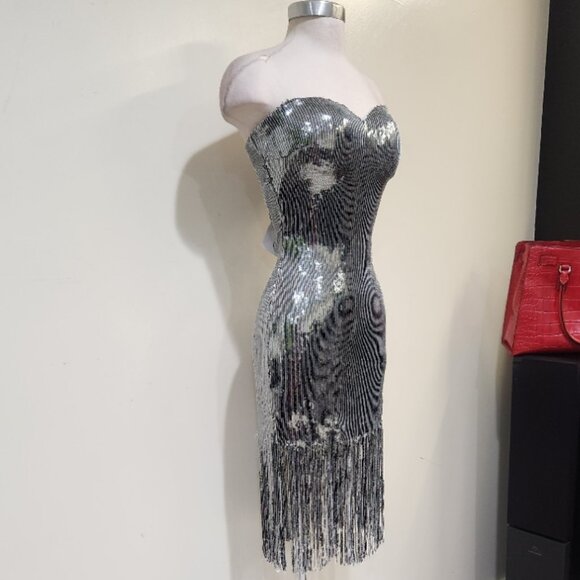 💋GLAM & SEXY💋1920's Flaper Vibe Fringe Strapless Dress in Silver Sequin - Picture 4 of 14